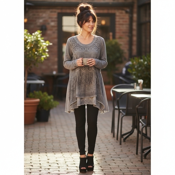 NWOT  CalStyle Gray Lace & Crochet Lagenlook Swing Tunic Top - Picture 8 of 10